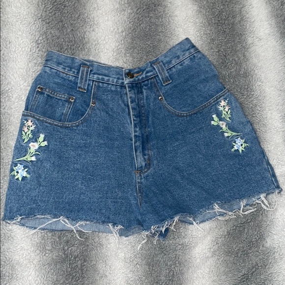 The Beverly hills Embroidered Denim Shorts with Floral Design 100% cotton - Picture 1 of 5